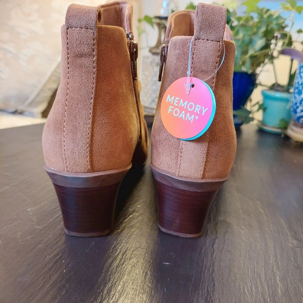 NEW!‎ Comfortiva Women's Brandy Ankle Boot Brown Waterproof Suede Size 7 $150